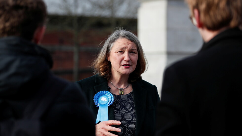 المحافظون البريطانيون يوجهون ضربة انتخابية مبكرة موجعة لحزب العمال