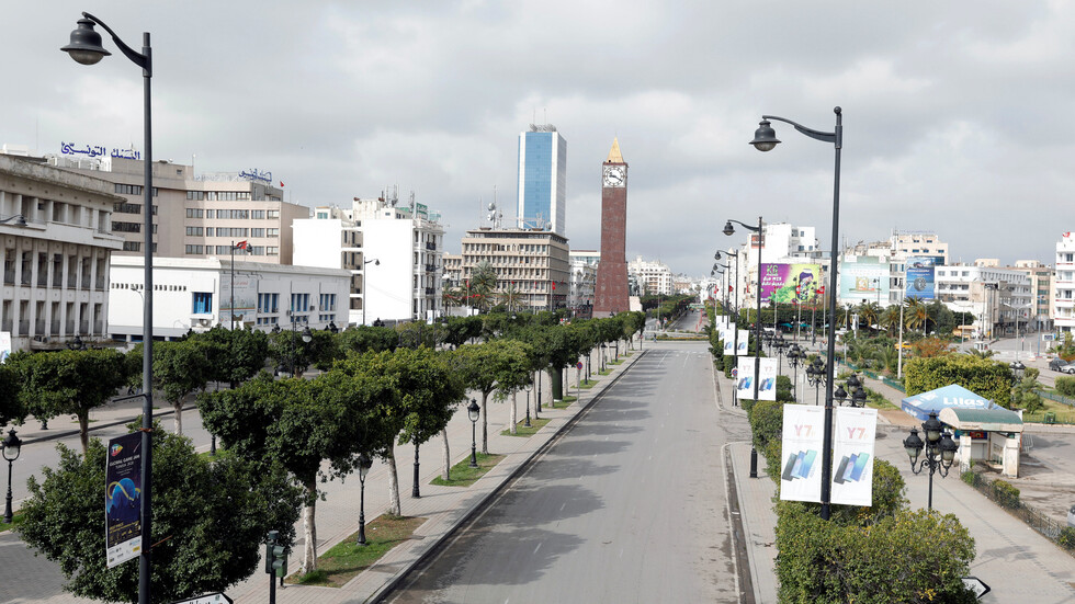 تونس تفرض إغلاقا شاملا لمواجهة كورونا خشية من انهيار نظام الرعاية الصحية