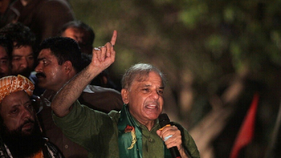 محكمة باكستانية تسمح لشريف بمغادرة البلاد.. ووزير الإعلام يصف القرار بالمزحة