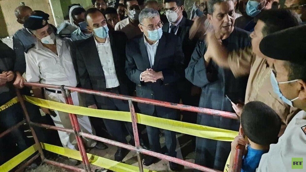 مصر.. محافظ المنيا يتابع تداعيات حادث سقوط عمال بغرفة الصرف الصحي بقرية صفانية بالعدوة