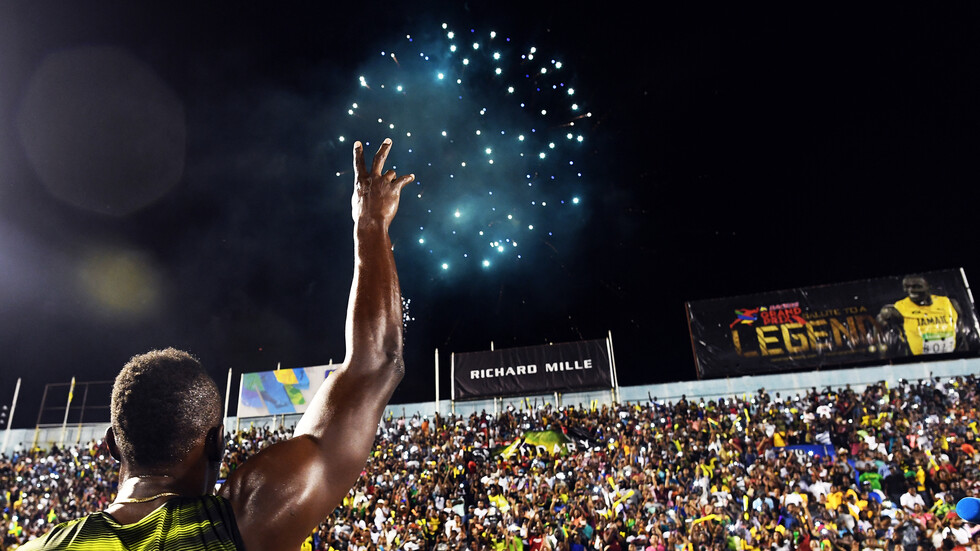 "أسرع رجل في العالم" يصدر كتابا حول مشواره المهني