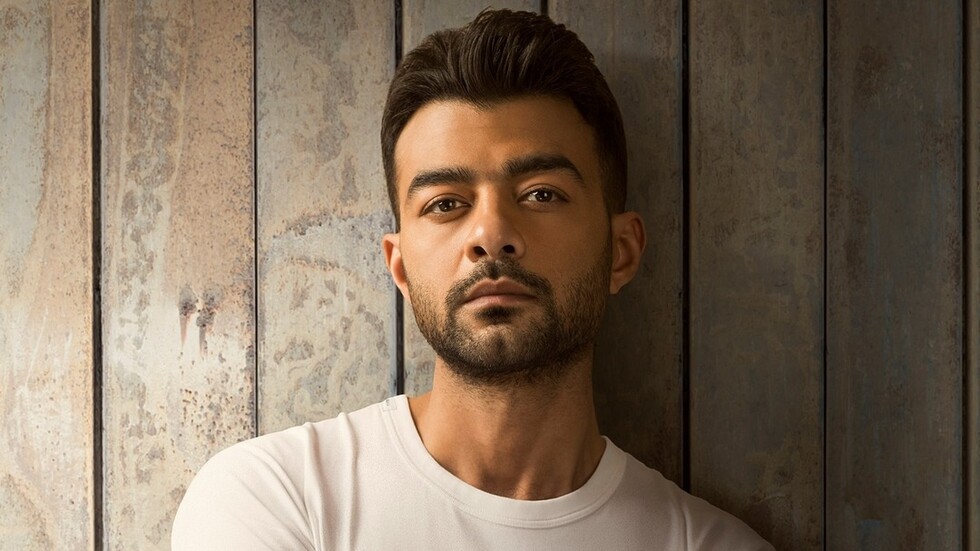 فنان مصري يتهم حفيد جمال عبد الناصر بـ