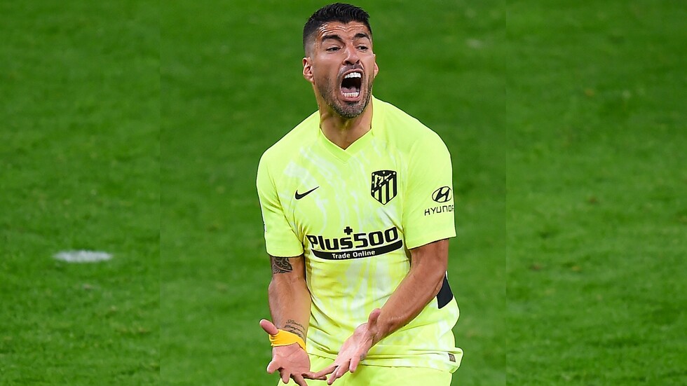 بالفيديو.. سواريز يطبق إجراءات كورونا بطريقة "مضحكة"