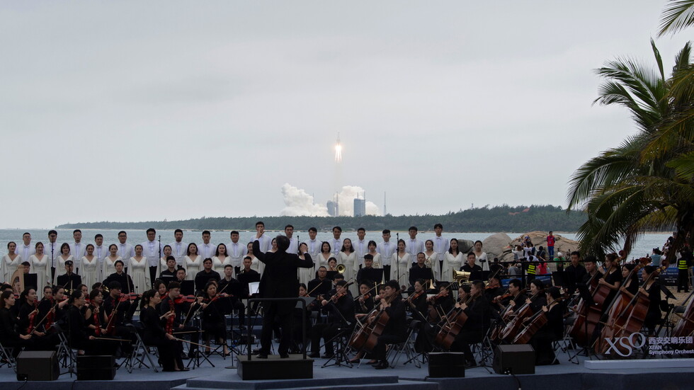 مستشهدا بمصير القمر الصناعي المصري المفقود.. عالم يرجح بقاء الصاروخ الصيني التائه على المدار لسنوات!