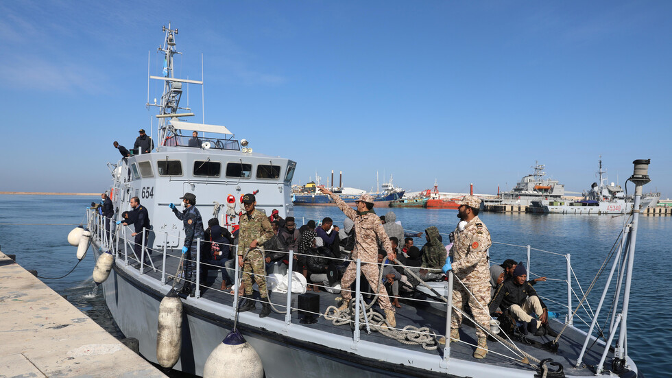 حرس السواحل الليبي يفند الرواية الإيطالية حول اعتراض مراكب صيد بالمتوسط