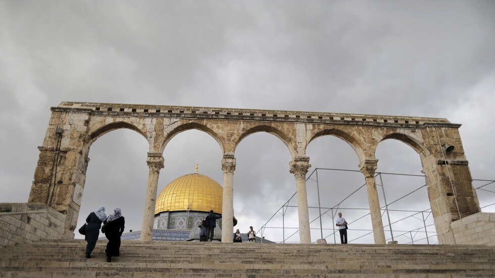 القوات الإسرائيلية تصادر مفاتيح المسجد الأقصى من حراس الأوقاف الإسلامية