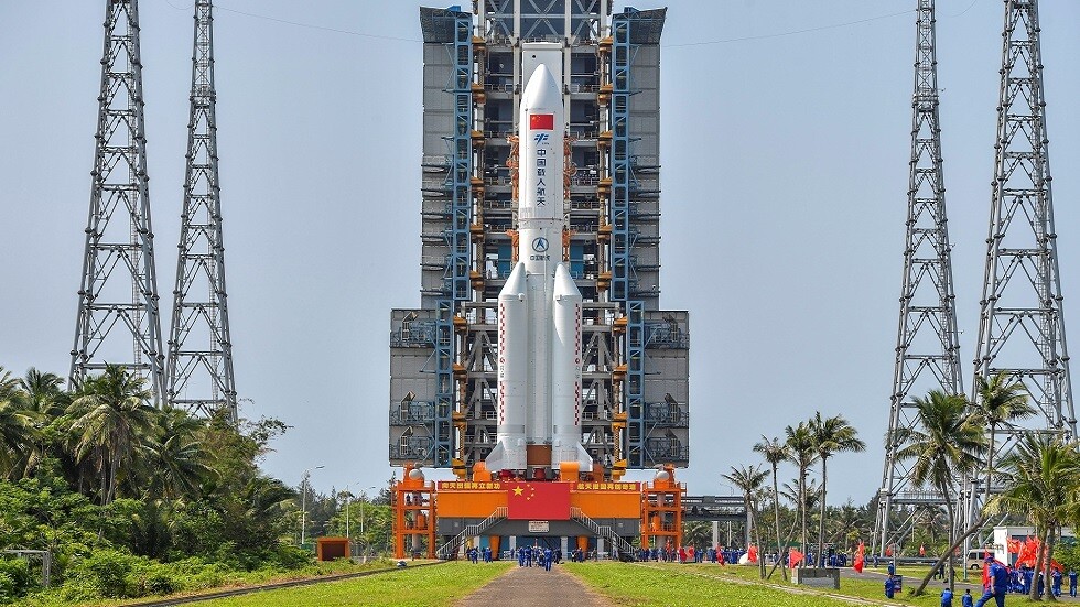 الصين تدافع عن تعاملها مع الصاروخ الخارج عن السيطرة