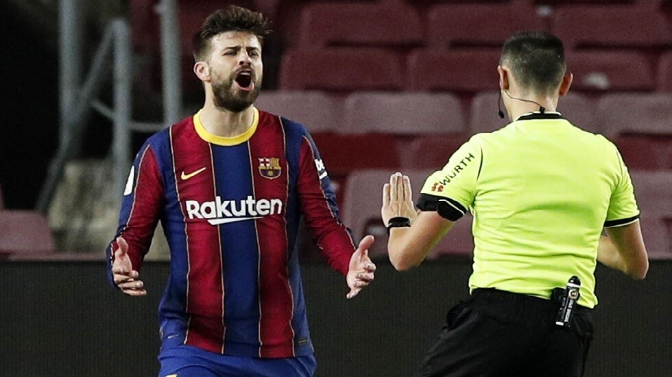 بيكيه "يسخر" من اعتراض زيدان على الحكم ويدافع عن نفسه (فيديو)