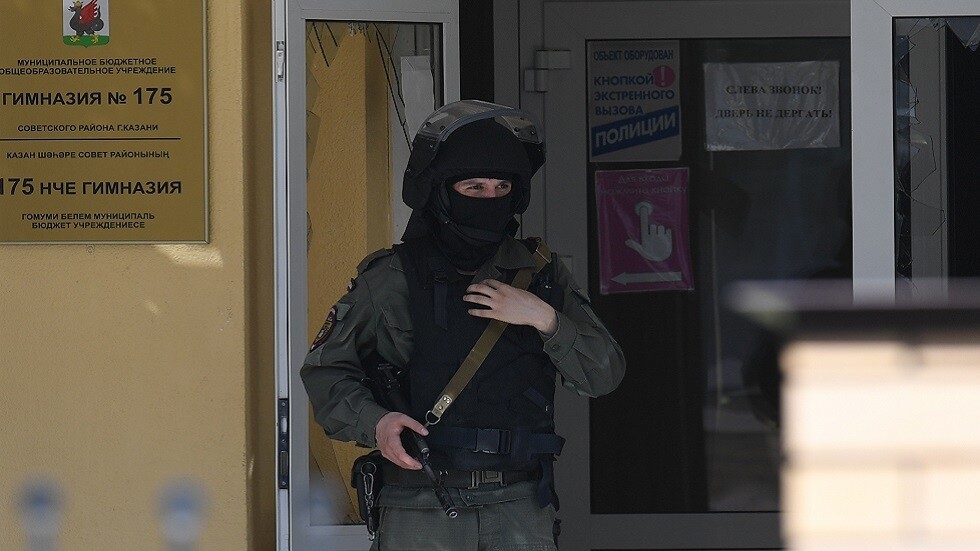 مهاجم مدرسة قازان يروي تفاصيل جريمته مكبلا في القفص