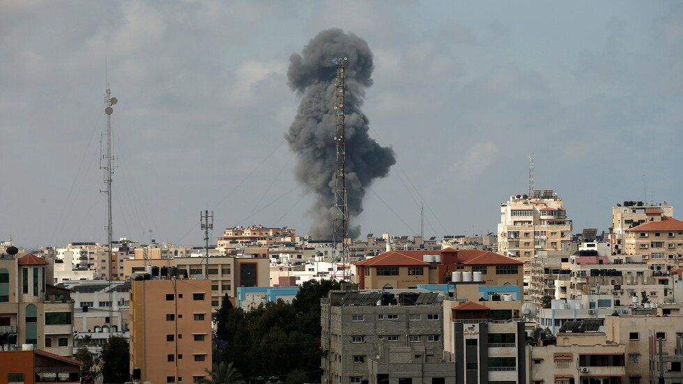 بالفيديو.. الجيش الإسرائيلي يستهدف منزل قيادي في حماس و