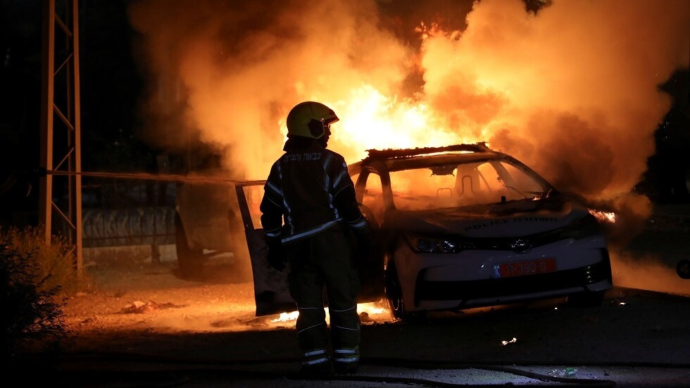 مستوطنون إسرائيليون يشنون هجمات عنيفة على العرب في المدن والبلدات العربية