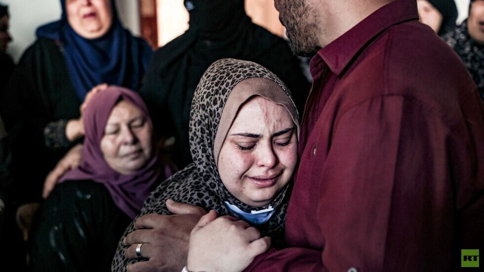 بالصور.. غزة تشيع ضحايا الغارات الإسرائيلية