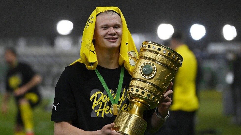 شاهد.. "الفتى الذهبي" هالاند "يدمر" مدافع لايبزيغ