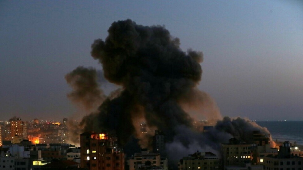 غارات إسرائيلية عنيفة على قطاع غزة والفصائل ترد بقصف المستوطنات بـ200 صاروخ