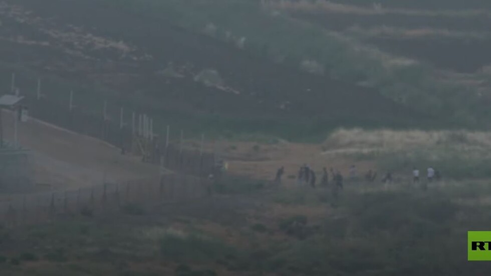 شاهد.. محاولة عبور الحدود إلى داخل إسرائيل