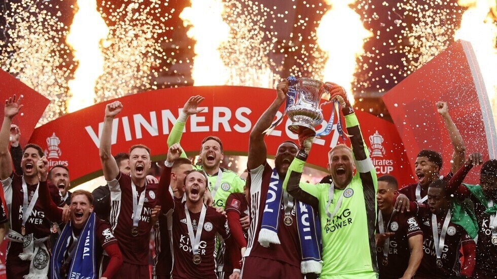 أبطال كأس الاتحاد الإنجليزي يرفعون علم فلسطين (فيديو)