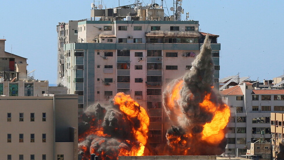 صحيفة: إسرائيل قدمت لواشنطن أدلة قاطعة تبرر استهدافها لبرج الجلاء في غزة