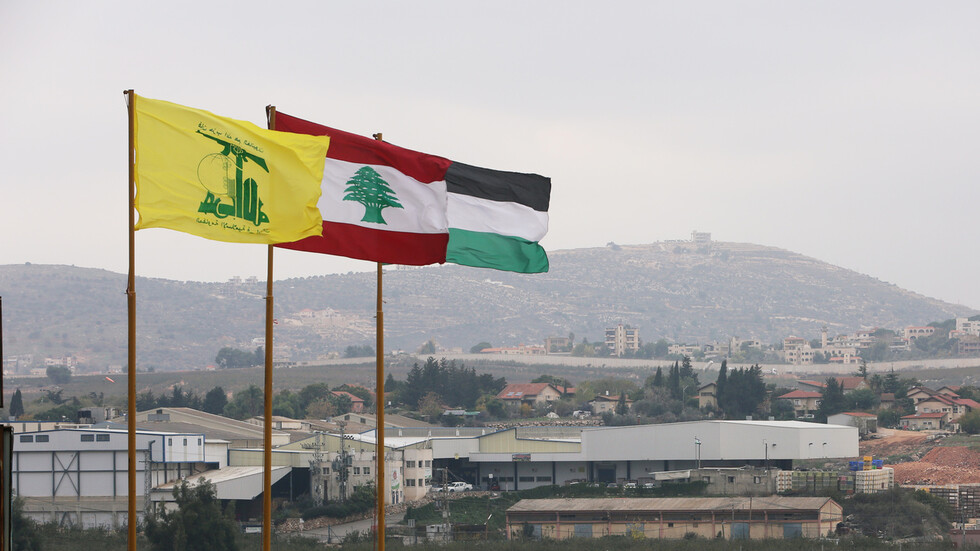 "لبنان 24": قيادات فلسطينية تنشر تعميما على الفصائل في مخيمات لبنان بعد رسالة من "حزب الله"