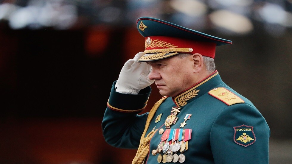 إبداعات وزير الدفاع الروسي الفنية تباع في مزاد خيري بـ40 مليون روبل