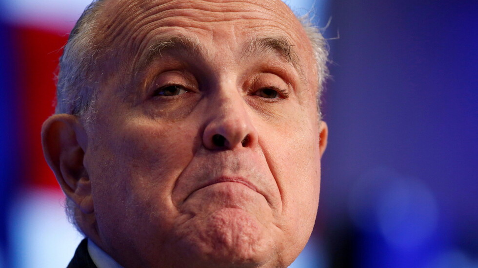 رودي جولياني: المدعون العامون في نيويورك يعاملونني كإرهابي