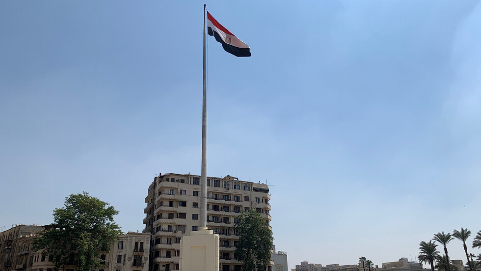 مسؤول مصري يزور المصابين الفلسطينيين القادمين من قطاع غزة في مستشفى العريش (صور)