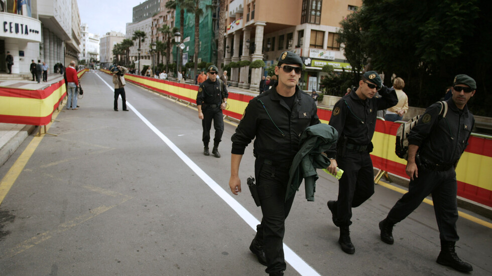 آخر التطورات في مدينة سبتة .. السلطات الإسبانية تقرر الاستعانة بالجيش