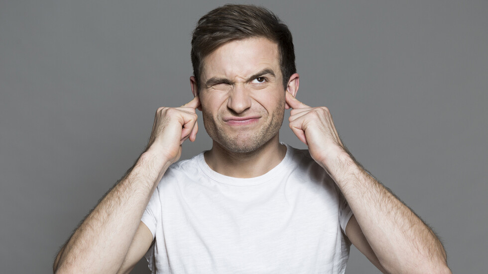 لماذا يكره البعض أصواتهم عند سماعها؟