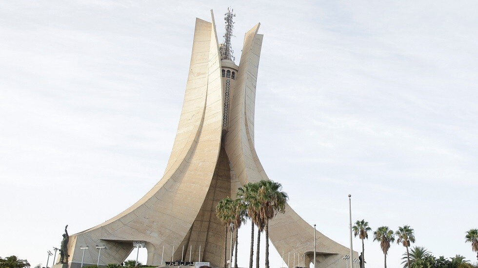 الجزائر تصنف حركة معارِضة وأخرى انفصالية ضمن "المنظمات الإرهابية"