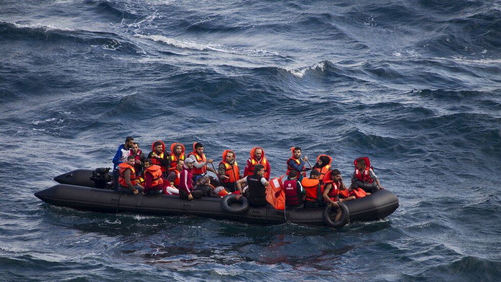 فقدان أكثر من 50 شخصا إثر غرق قارب مهاجرين أبحر من ليبيا