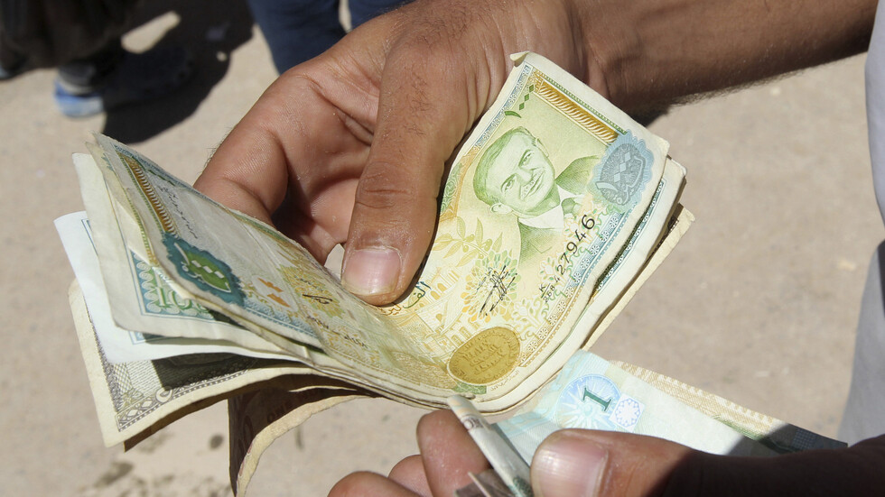 سوريا.. إعلان عن حجم الأموال الأجنبية المسموح للقادمين بإدخالها إلى البلاد