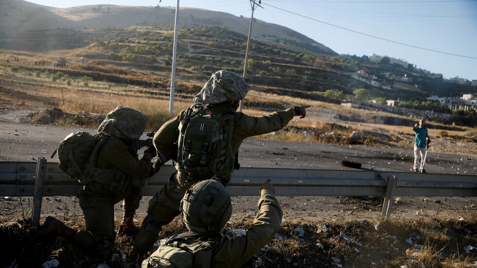 إسرائيل اعتقلت 37 فلسطينيا من الضفة الغربية الليلة الماضية