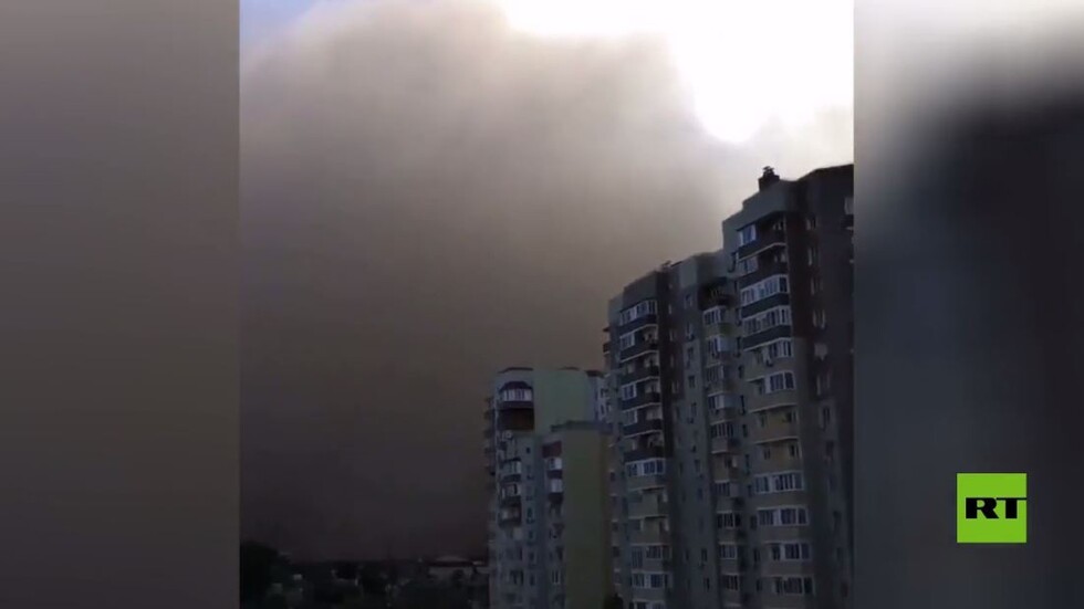 بالفيديو.. عاصفة رملية في أستراخان الروسية