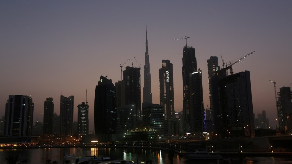 الإمارات تسمح للأجانب بالتملك الكامل للشركات