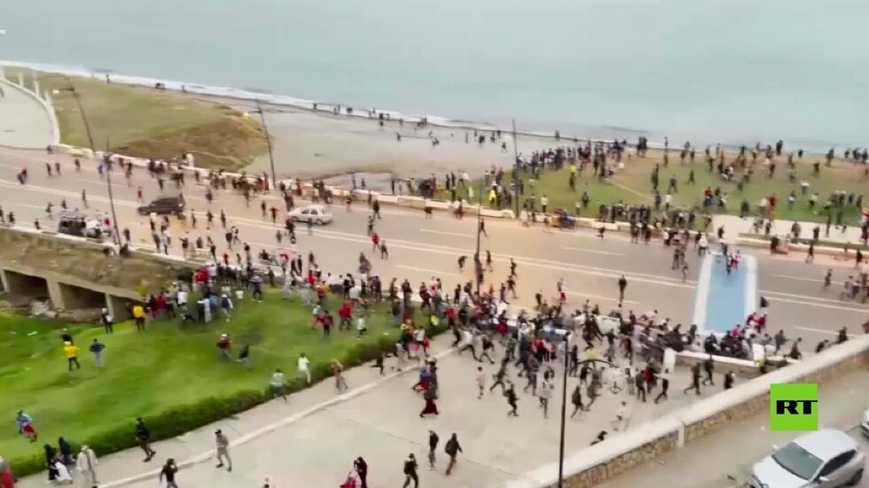 بالفيديو.. اشتباكات في مدينة الفنيدق المغربية قرب الحدود مع إسبانيا