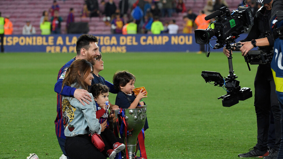 عائلة ميسي تدفعه للرحيل عن برشلونة