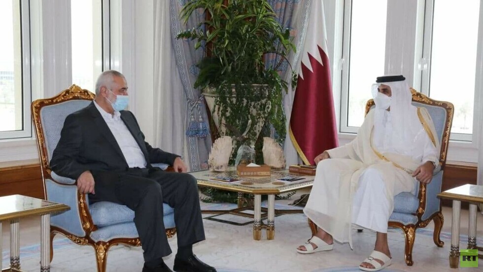 أمير قطر يلتقي هنية في الدوحة