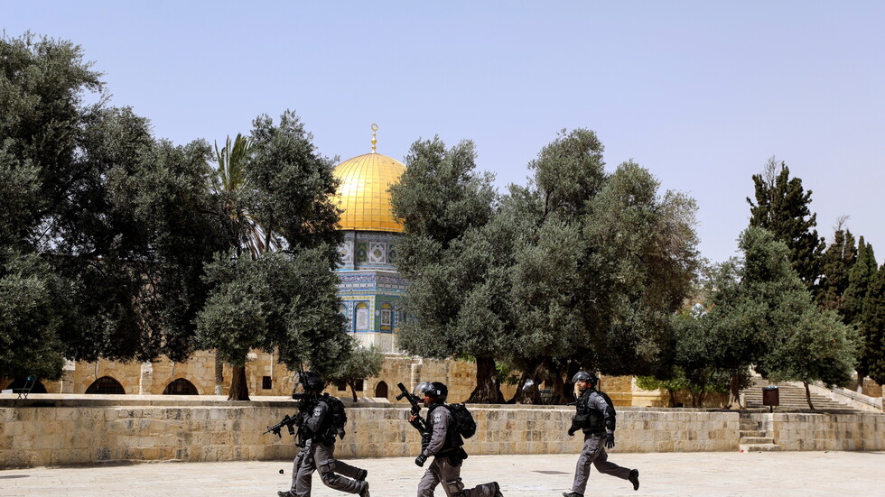 لليوم الثاني على التوالي.. مستوطنون يقتحمون المسجد الأقصى