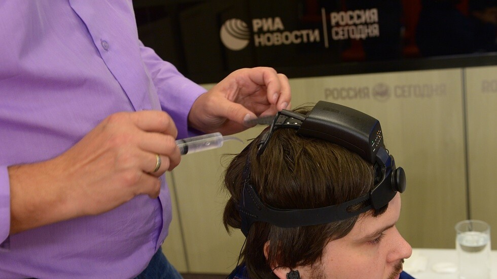 علماء صينيون يصممون واجهة لاسلكية بين الدماغ والحاسوب