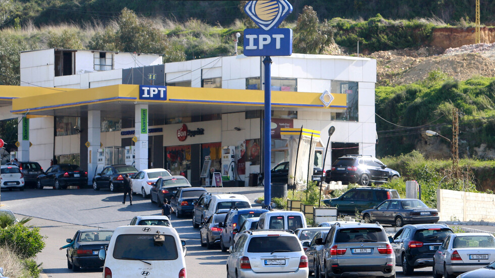 لبنان.. انقطاع الأدوية والبنزين والأزمة إلى مزيد من التفاقم