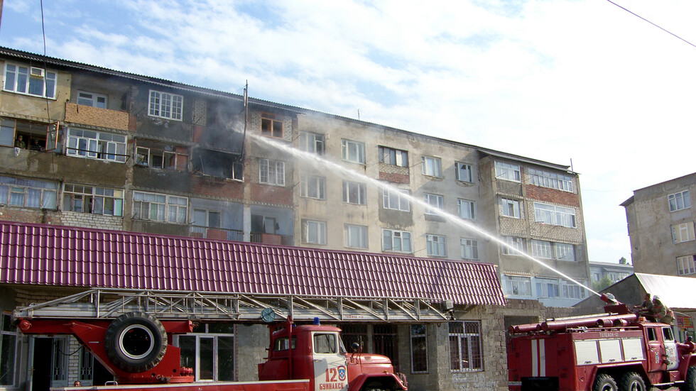 مصرع طفلين وإصابة اثنين آخرين في حريق بمبنى سكني في داغستان