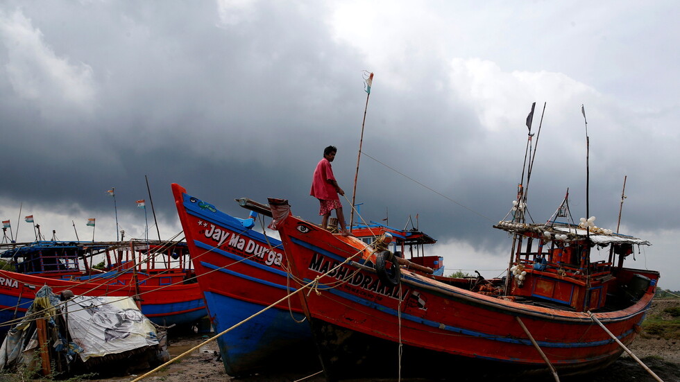 إجلاء حوالي مليوني شخص على الساحل الشرقي للهند قبل وصول الإعصار "ياس"