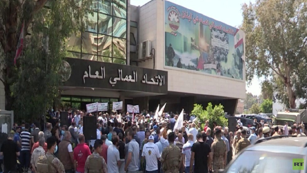 إضراب عام يشل القطاعات الحيويةَ في لبنان