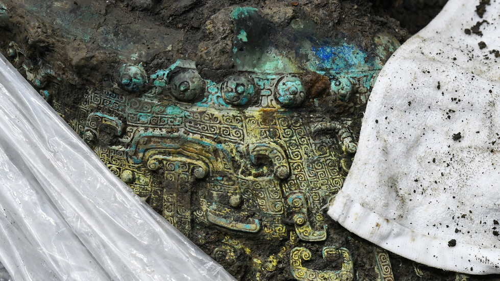 6 حفر قرابين مليئة بالقطع الأثرية تكشف عن طقوس مملكة صينية قديمة