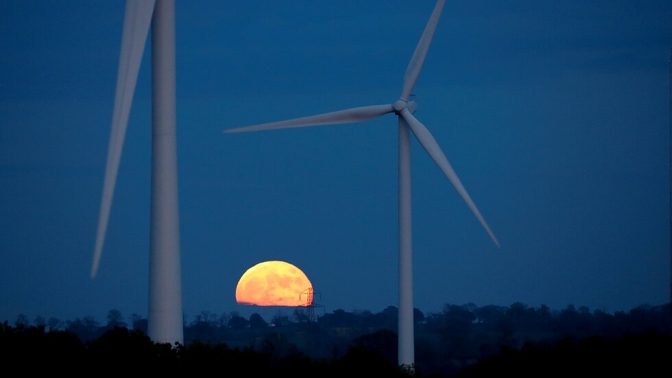 حدث فلكي نادر.. خسوف كلي يقترن بـ