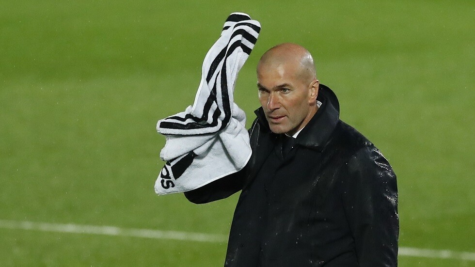 صحفي مطلع: زيدان قرر الرحيل عن ريال مدريد