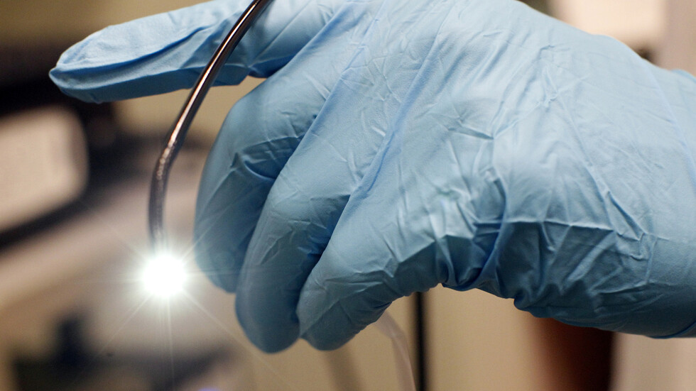 طبيب يحدد طريقة للتعرف على السرطان أثناء تناول الطعام  