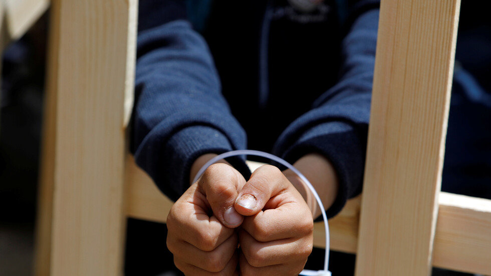 "معا": إسرائيل تقطع التأمين الصحي عن الأسرى والأسرى المحررين