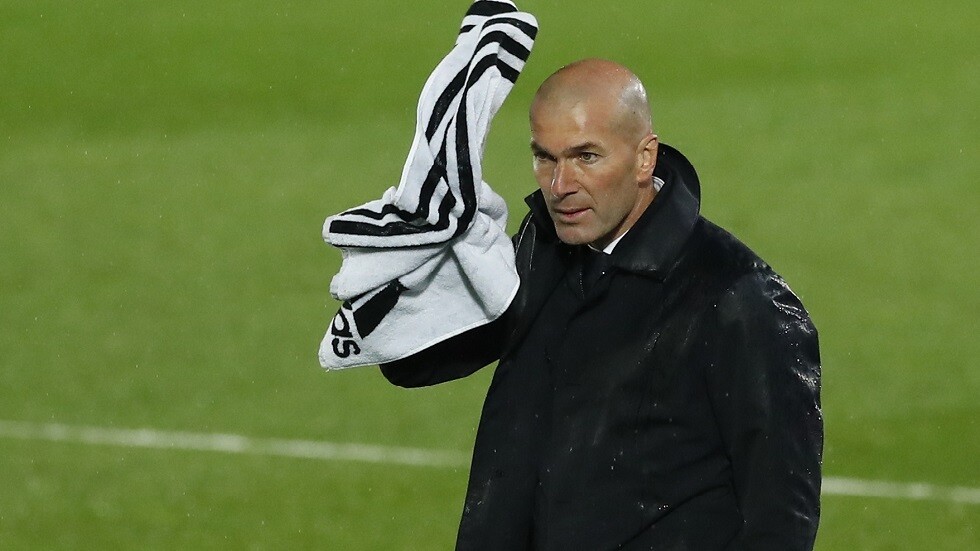 زيدان يصل مقر ريال مدريد للاجتماع مع الإدارة (صورة)