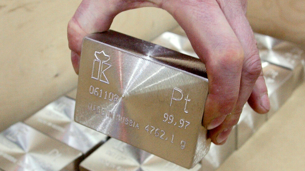 معدن نفيس يصعد بعد تحذيرات من شركة روسية