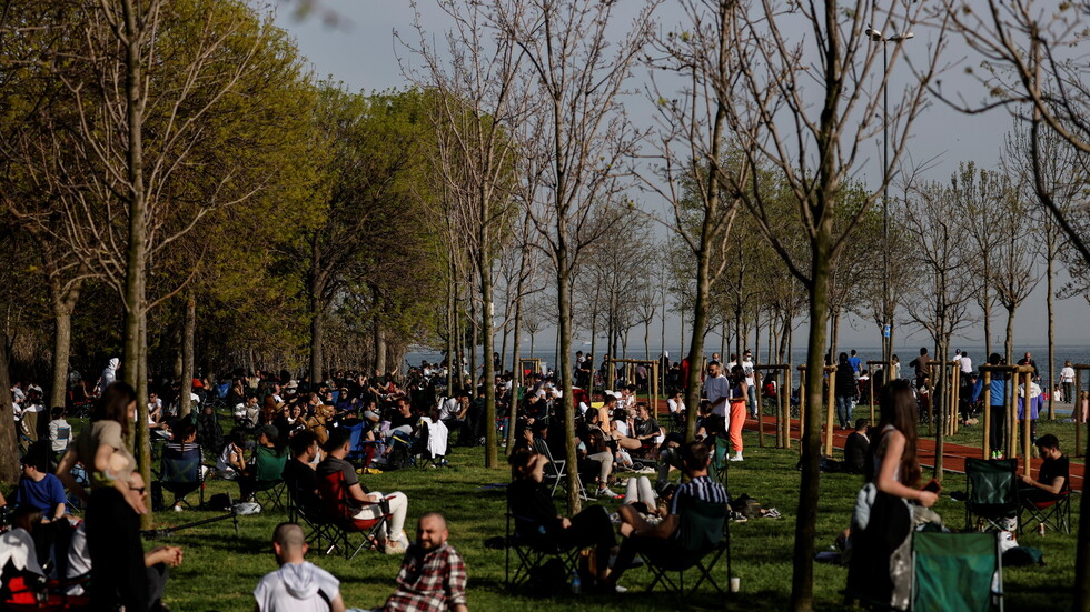 تركيا تسجل 8426 إصابة و183 وفاة جديدة بكورونا